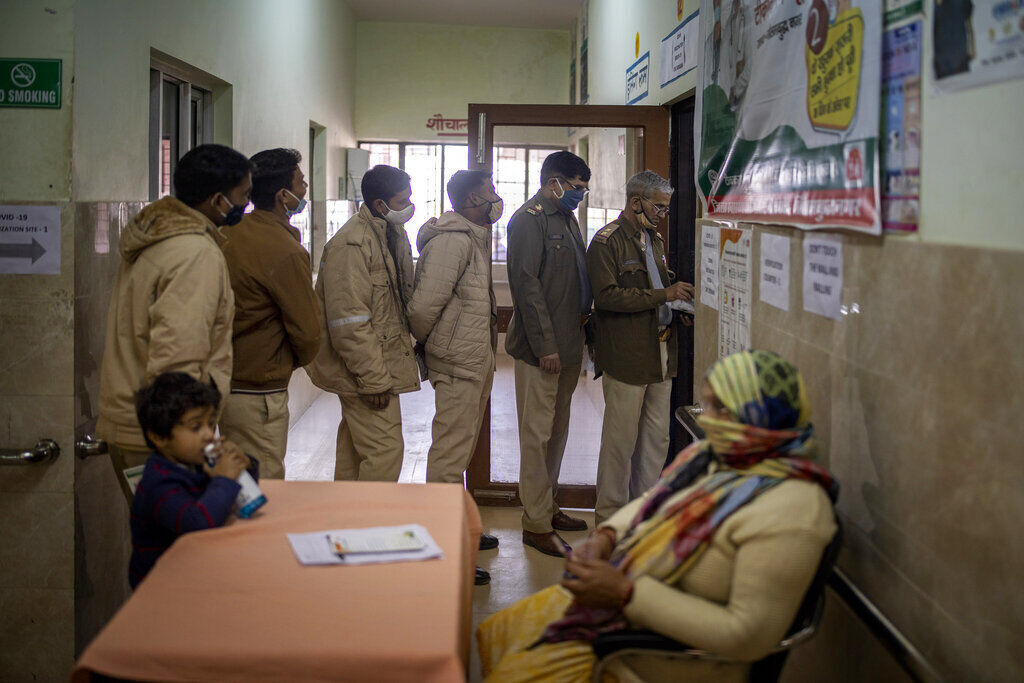 APTOPIX Virus Outbreak India